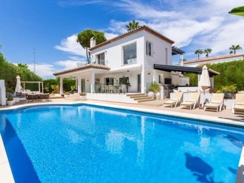4 bedroom Villa for sale in Nueva Andalucia with pool - € 2