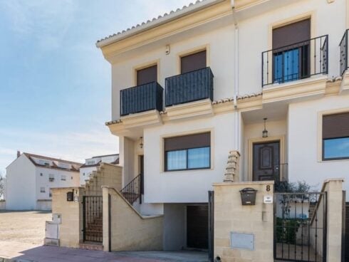 3 bedroom Terraced Villa for sale in Piles with garage - € 359